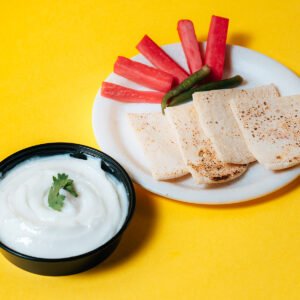 Garlic Dip 250 gms with 2 Pita Breads & Pickle