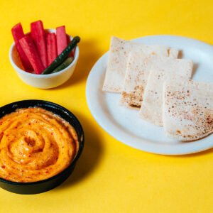 Spicy Garlic Dip 250 gms with 2 Pita Breads & Pickle
